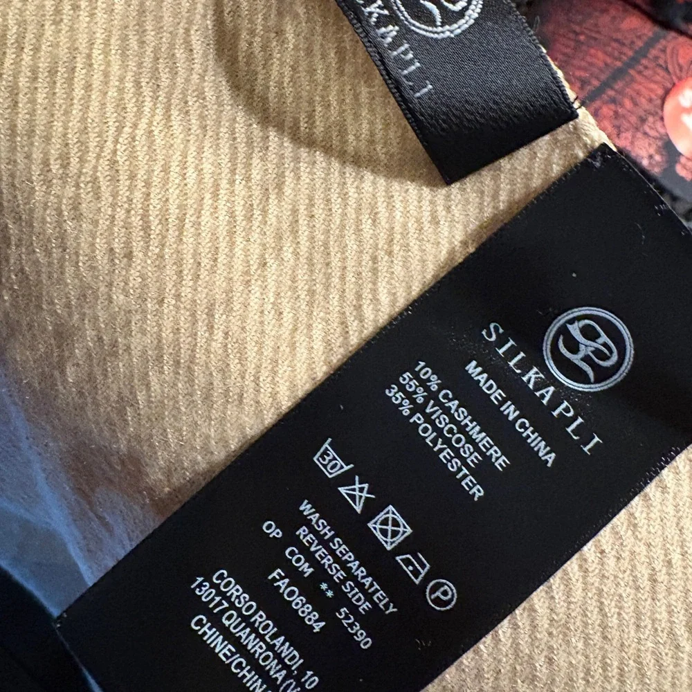100 percent cashmere throw with animal decoration